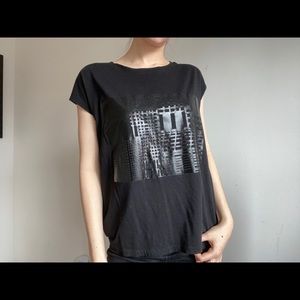 Black graphic tshirt